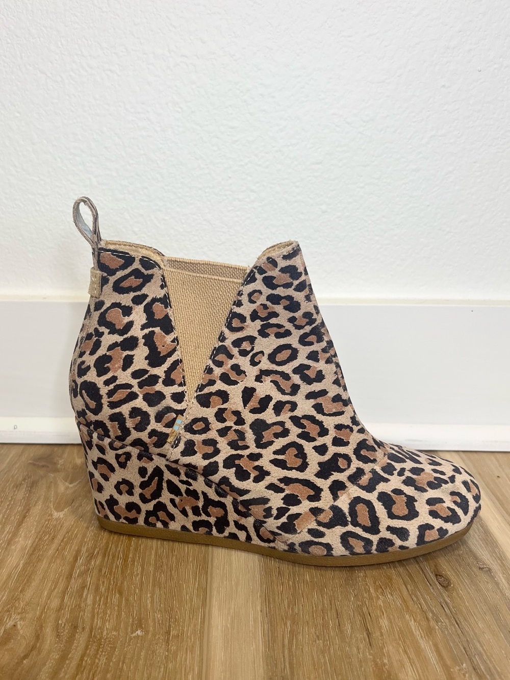 Tom’s Kelsey Leopard Print Suede Wedge Ankle Boot - Tan/Black Size 6.5